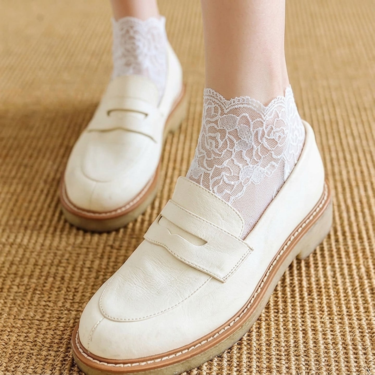 Socquettes en Dentelle Florale pour Femmes - Chaussettes Courtes Transparentes et Élégantes