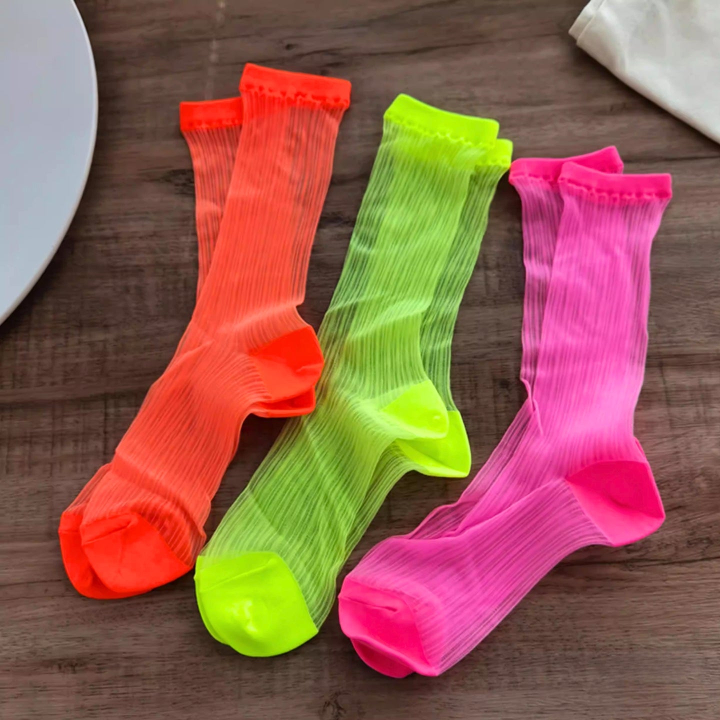 Chaussettes Mi-Hautes Fluorescentes d'Été pour Femme – Ultra-Fines, Transparentes et Respirantes – Couleurs Bonbon Néon Style Tendue – Accessoire de Mode Été