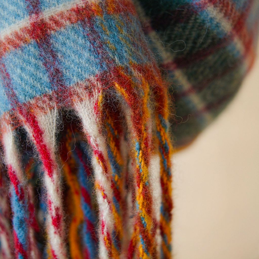 Écharpe à Carreaux Multicolores en Mohair - Douce, Chaude et Tendance