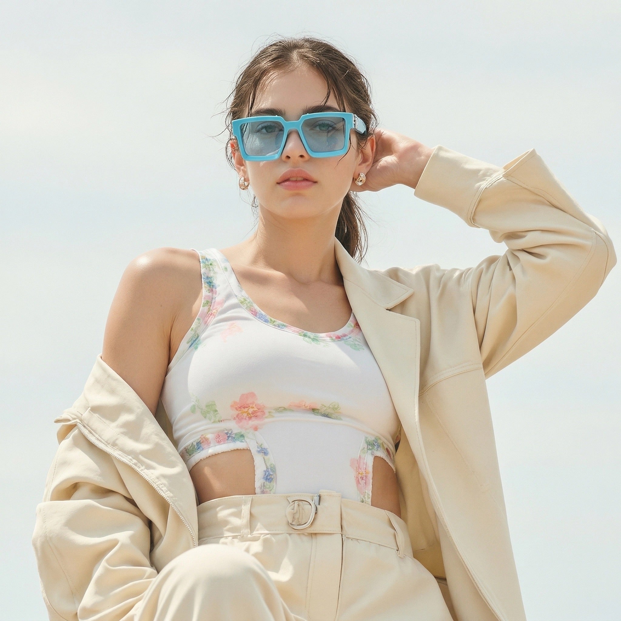 Lunettes de soleil carrées / polygonales avec monture épaisse, aux couleurs pastel façon macaron. Offrent une protection contre les UV et un filtre anti-lumière bleue. Adaptées aux visages carrés, ronds et allongés. Design unique, classique et unisexe.