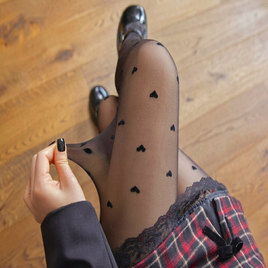 Collants pour femmes en polyester à motif cœur, parfaits pour la Saint-Valentin et les fêtes.