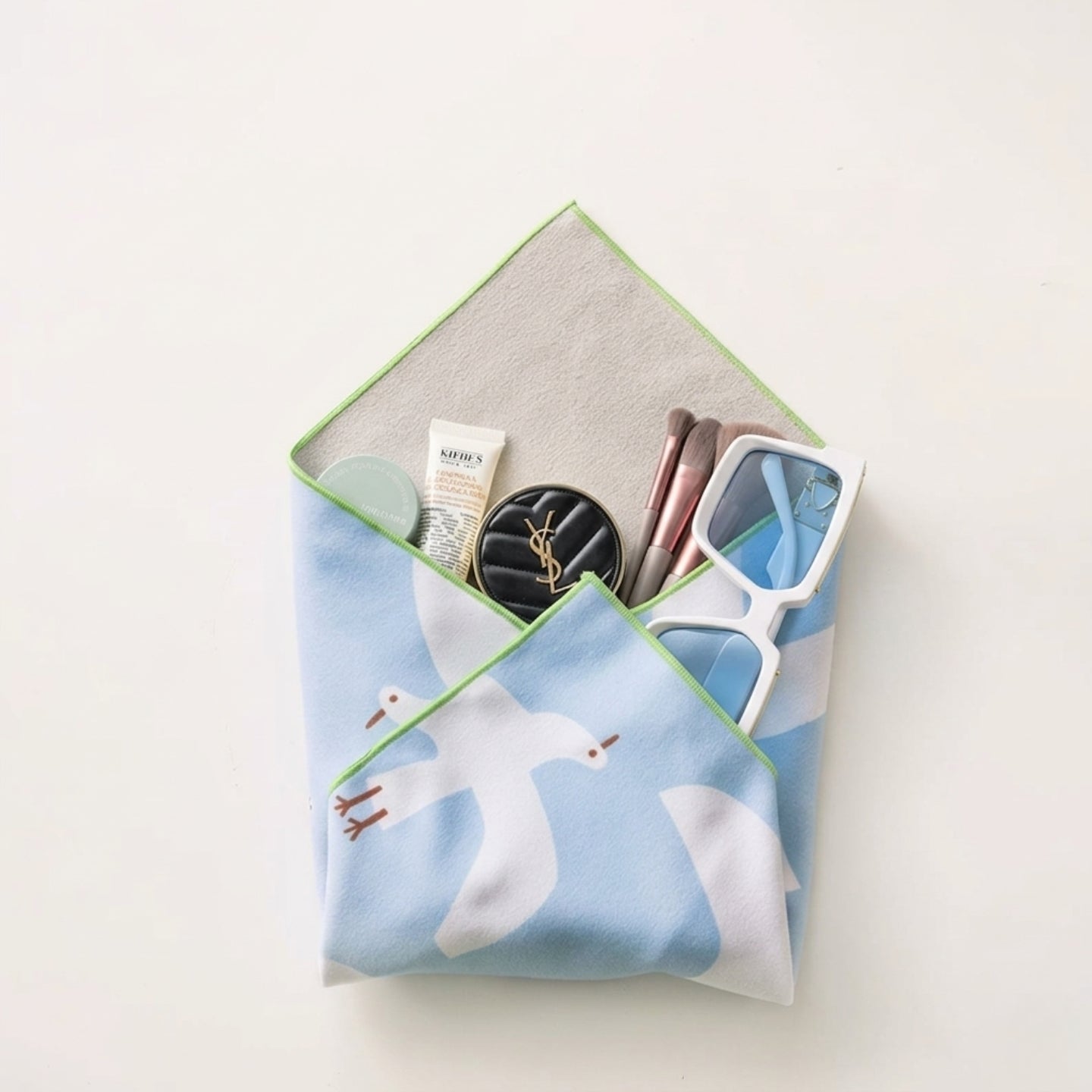 Lunettes de soleil carrées / polygonales avec monture épaisse, aux couleurs pastel façon macaron. Offrent une protection contre les UV et un filtre anti-lumière bleue. Adaptées aux visages carrés, ronds et allongés. Design unique, classique et unisexe.