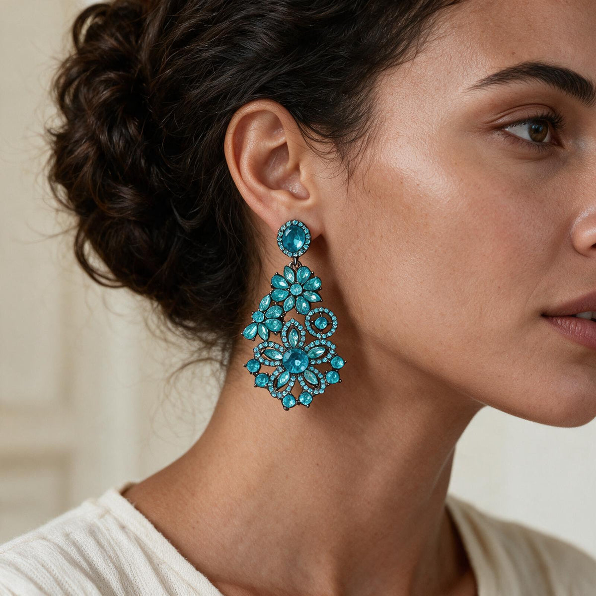 Boucles d’oreilles pendantes florales – Bleu Azur