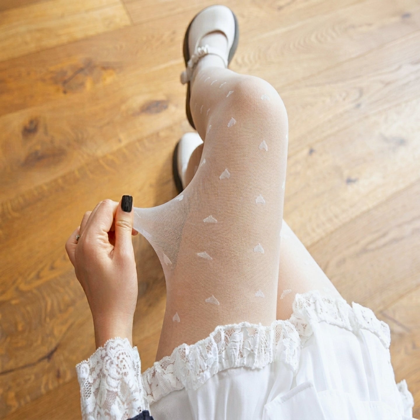 Collants pour femmes en polyester à motif cœur, parfaits pour la Saint-Valentin et les fêtes.