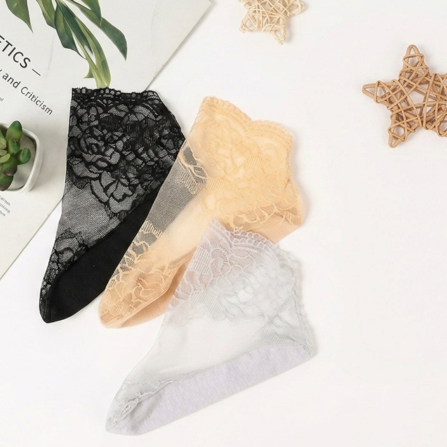 Socquettes en Dentelle Florale pour Femmes - Chaussettes Courtes Transparentes et Élégantes