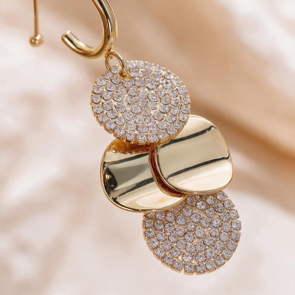 Boucles d'Oreilles Pendantes « Cascade Dorée » – Disques Polis & Pavé de Cristaux Scintillants