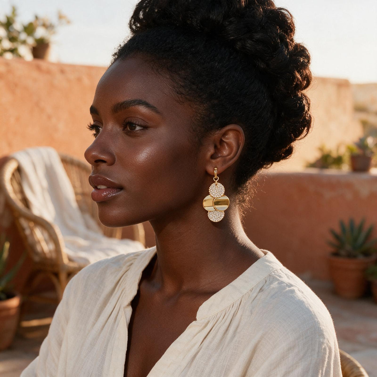 Boucles d'Oreilles Pendantes « Cascade Dorée » – Disques Polis & Pavé de Cristaux Scintillants