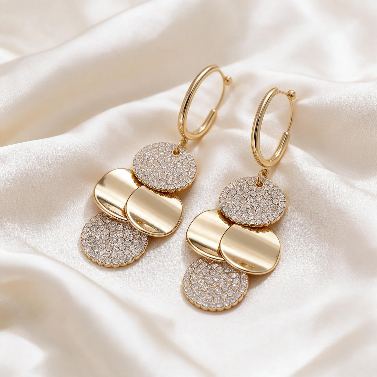 Boucles d'Oreilles Pendantes « Cascade Dorée » – Disques Polis & Pavé de Cristaux Scintillants