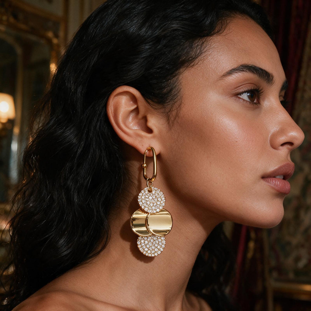 Boucles d'Oreilles Pendantes « Cascade Dorée » – Disques Polis & Pavé de Cristaux Scintillants