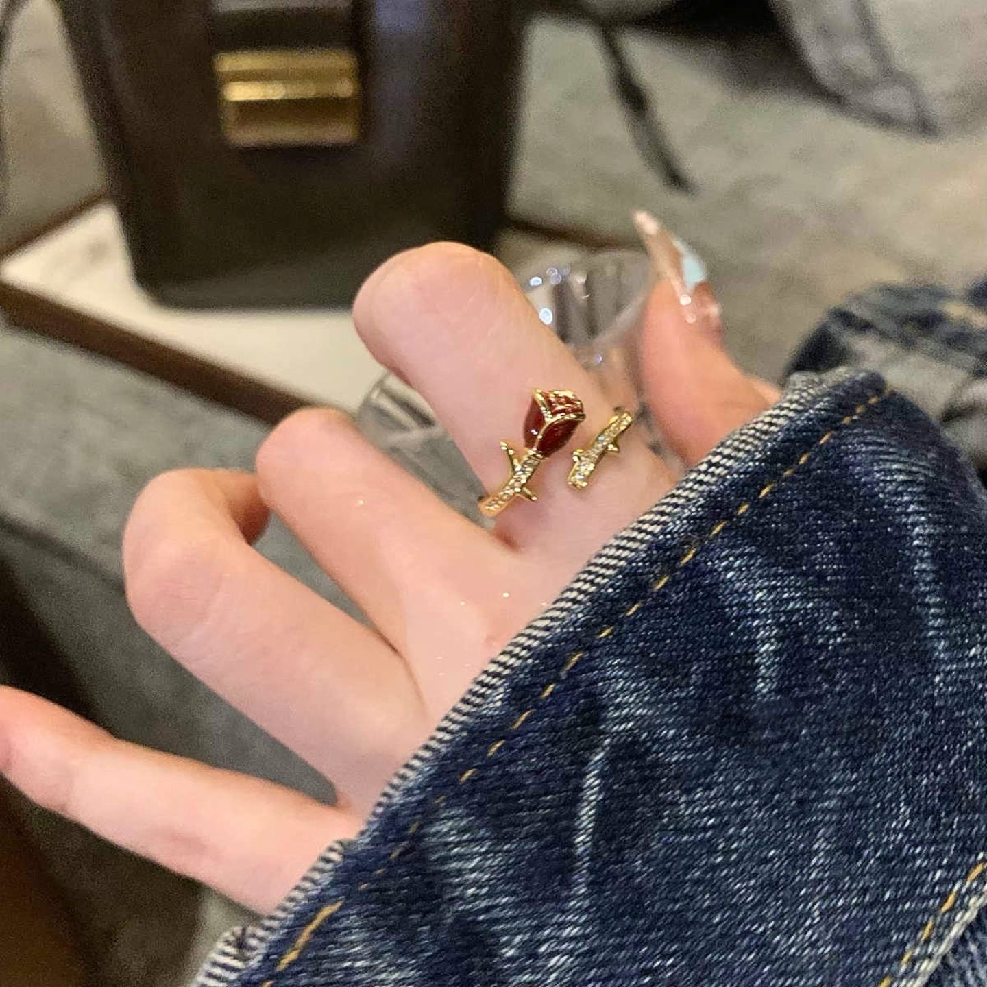 Bagues ouvertes à roses rouges émaillées, en alliage de cuivre doré – porter seule ou en accumulation, Style rétro élégant, idéale pour Noël et le Nouvel An