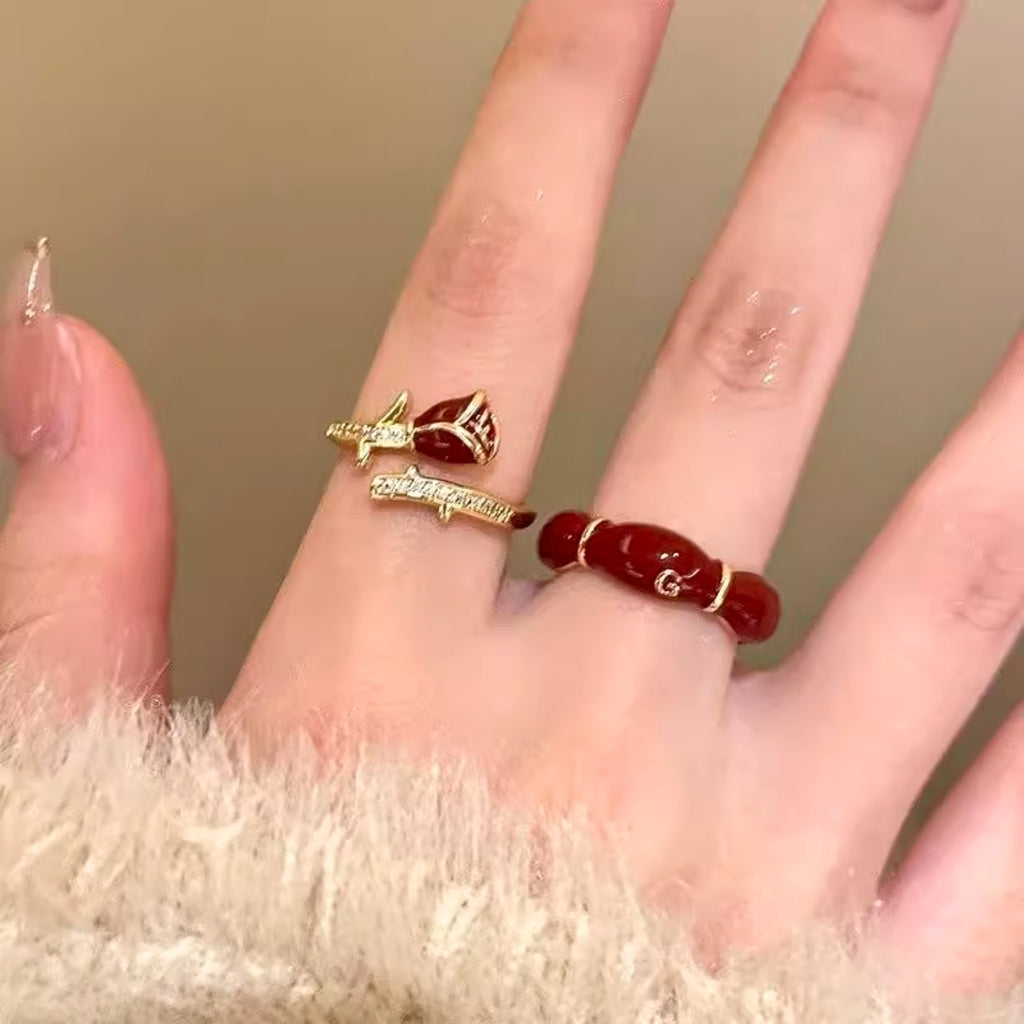 Bagues ouvertes à roses rouges émaillées, en alliage de cuivre doré – porter seule ou en accumulation, Style rétro élégant, idéale pour Noël et le Nouvel An