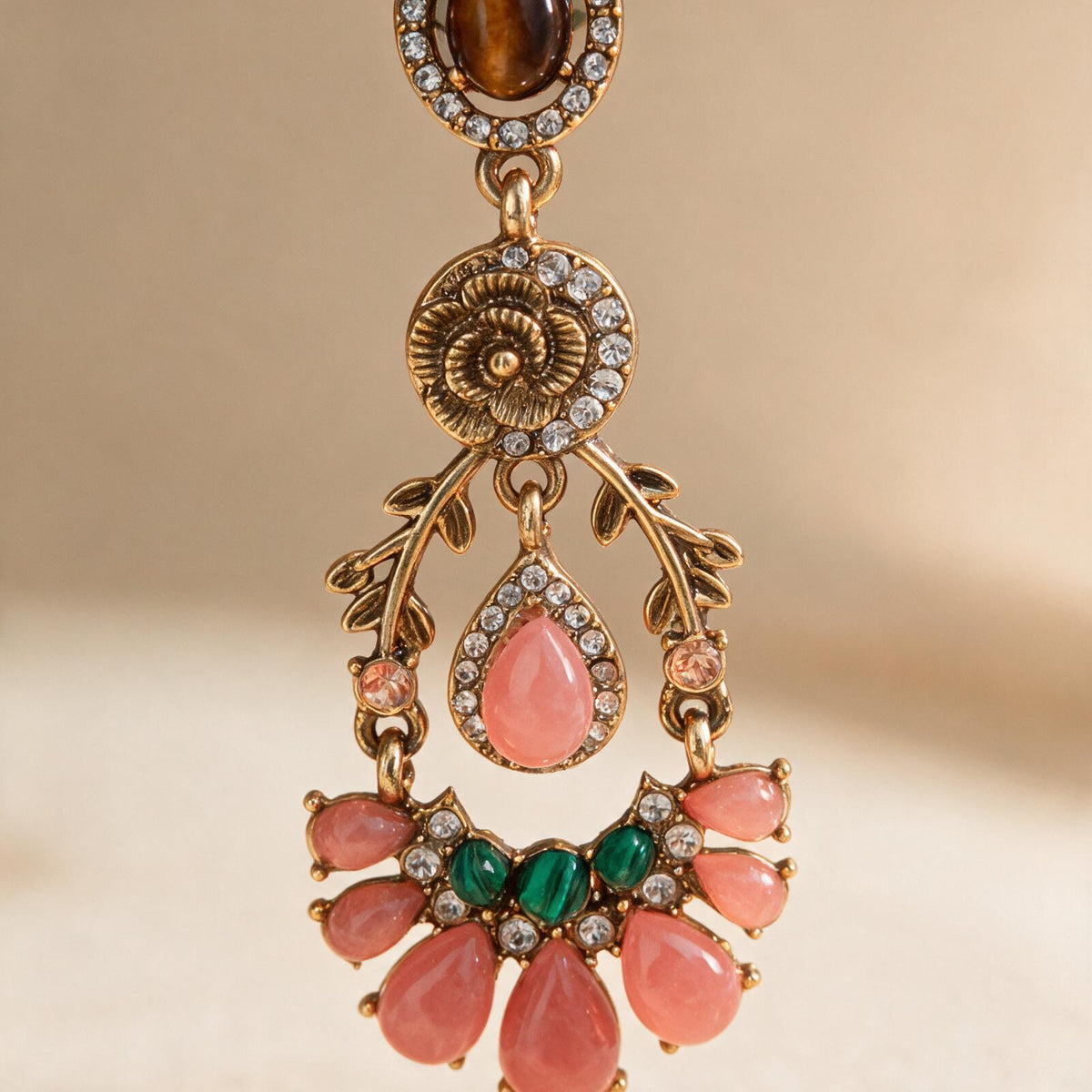 Boucles d'Oreilles Pendantes Chandelier Vintage « Élégance Bohème » – Pierre Oeil de Tigre, Résine Rose & Cristaux