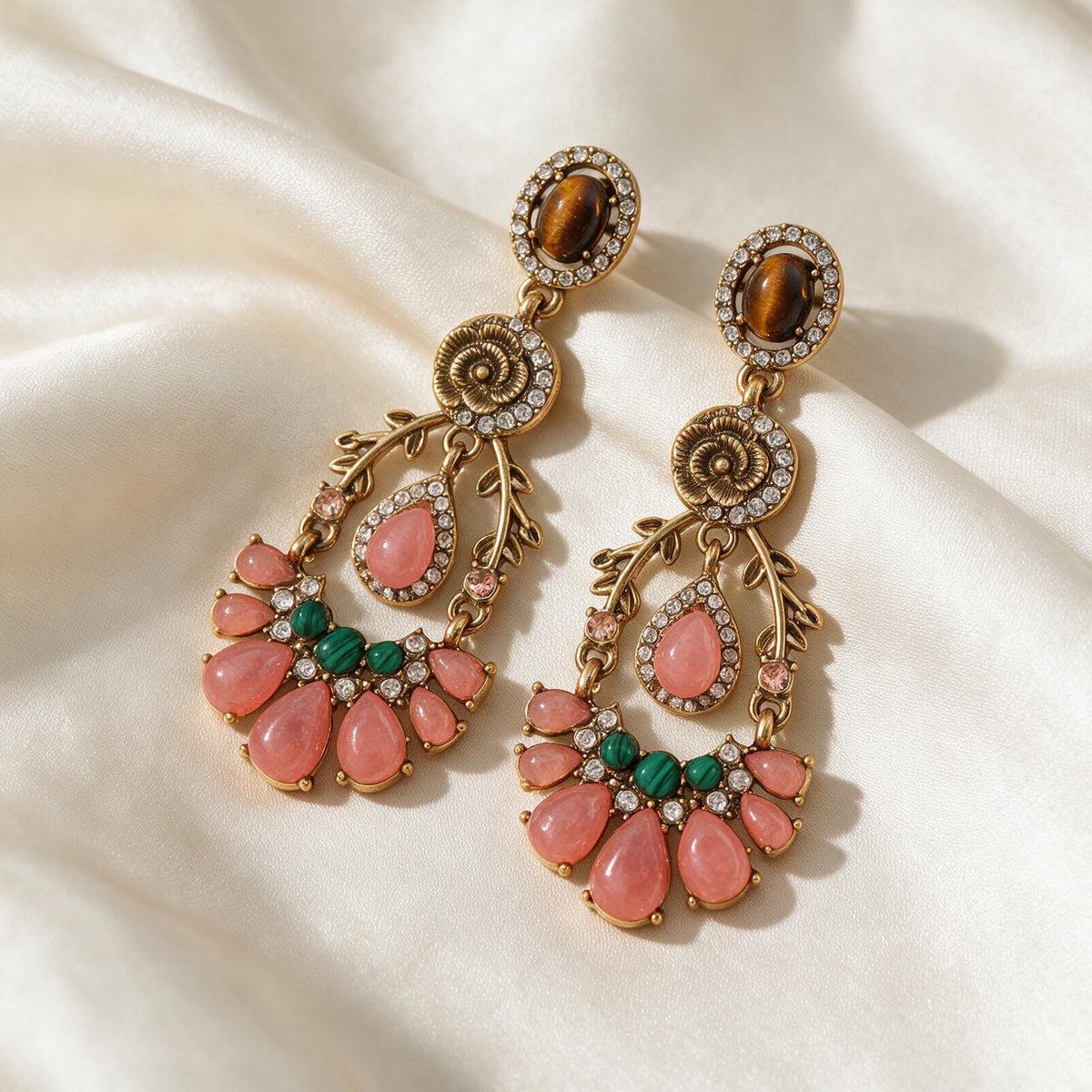 Boucles d'Oreilles Pendantes Chandelier Vintage « Élégance Bohème » – Pierre Oeil de Tigre, Résine Rose & Cristaux