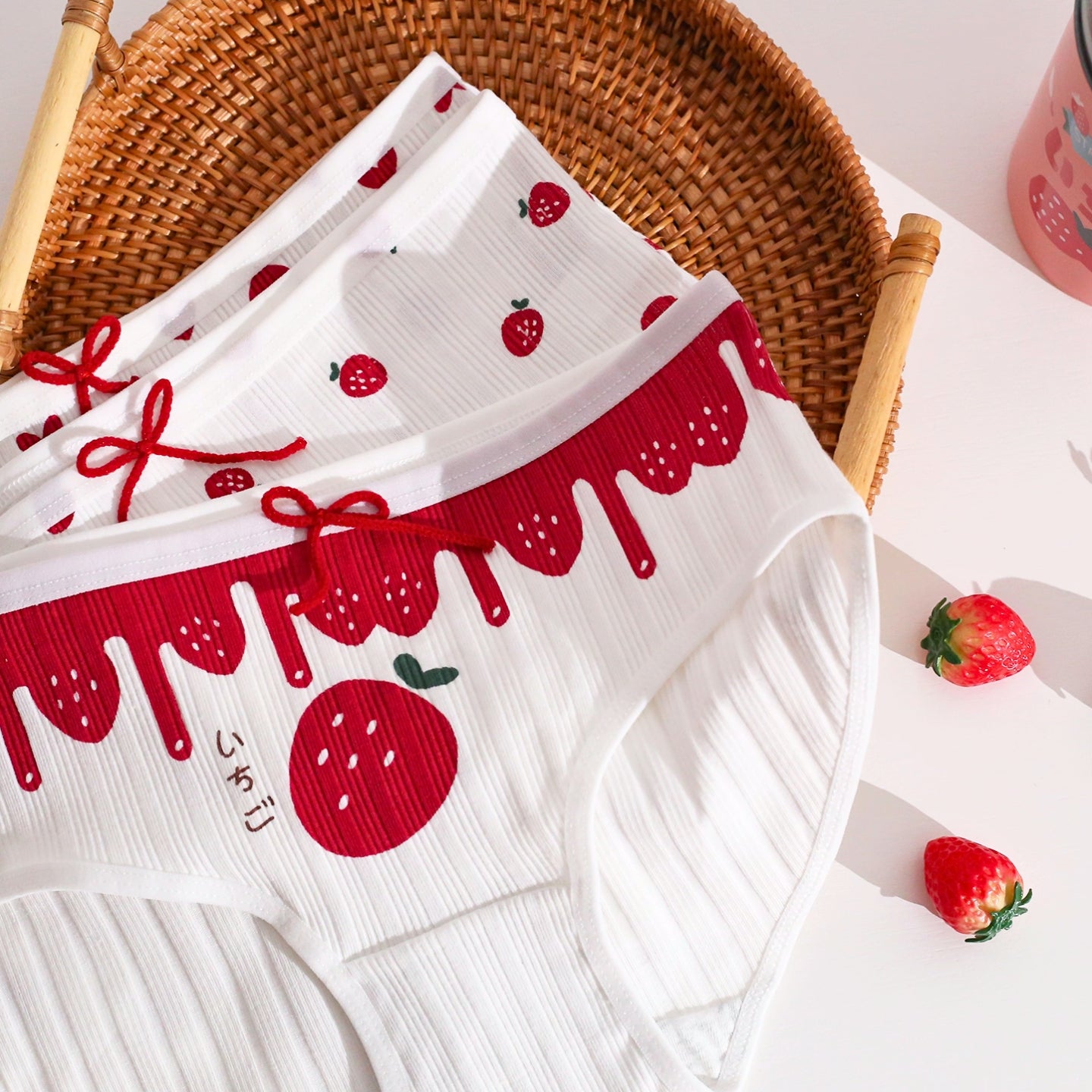 Culotte en coton – style japonais mignon « Noël / Fraise », motif adorable, confort, douceur et charme « kawaii / japonais ».