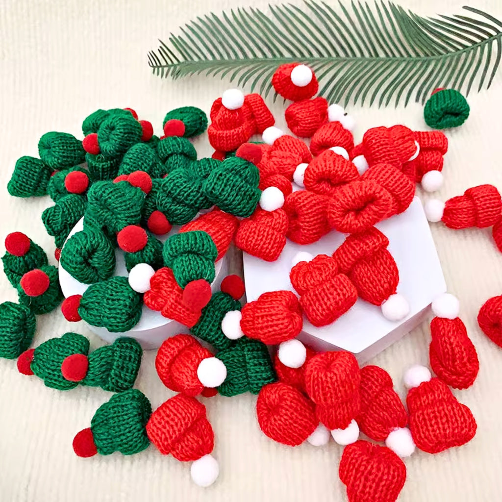 Décorations de Noël DIY🎅 – mini chapeaux / bonnets en tissu ou tricot à fixer sur bouteilles, sucettes, pommes, boissons festives