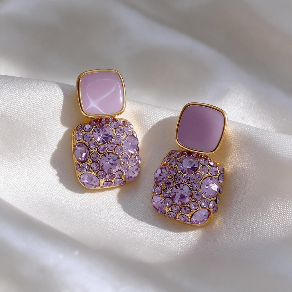 Boucles d'Oreilles Pendantes Carrées « Éclat Lilas » – Cristaux Pave & Resine Améthyste