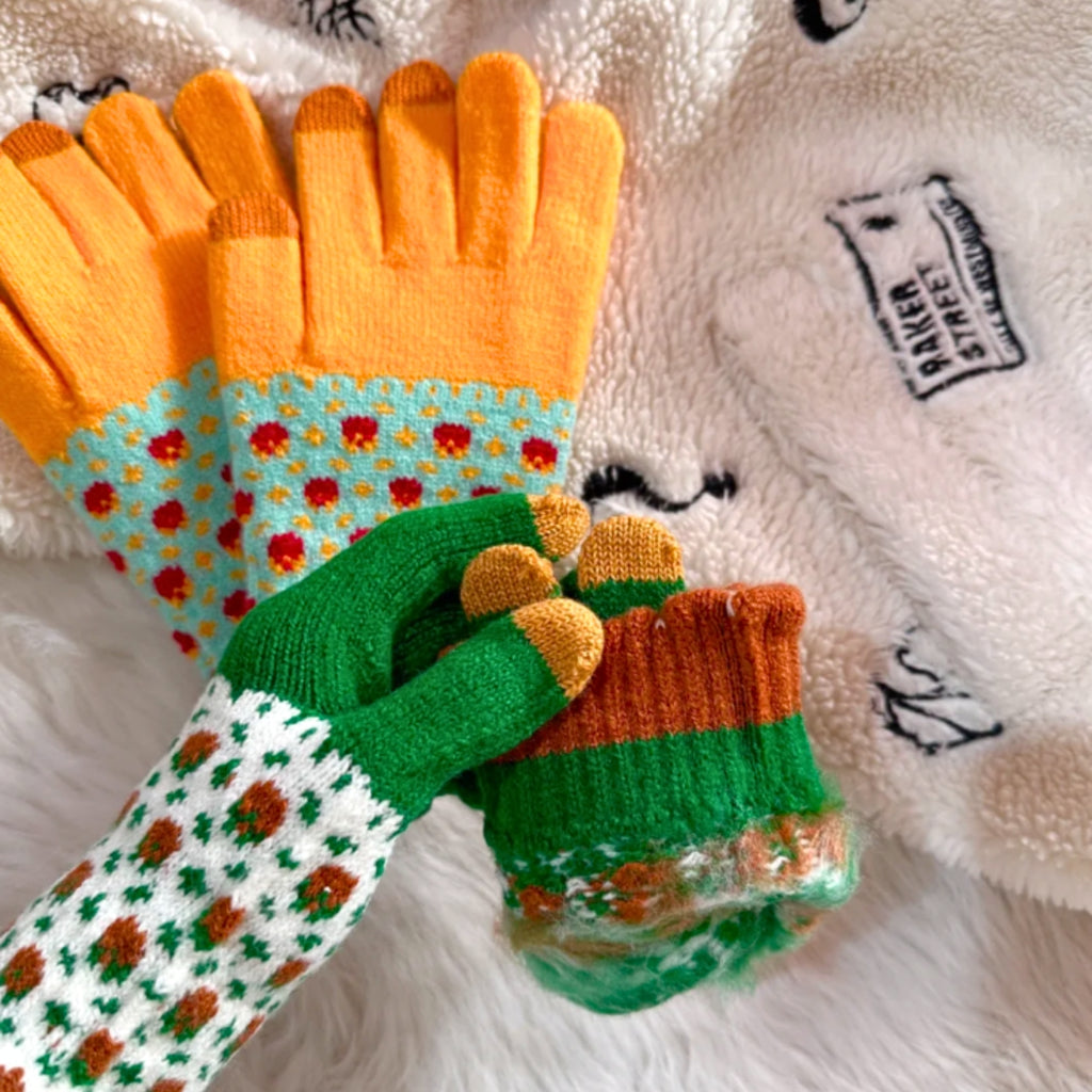 Gants tactiles🧤d’hiver pour femme, motifs fraises, ambiance de Noël, un effet « couple / mix & match » disponible