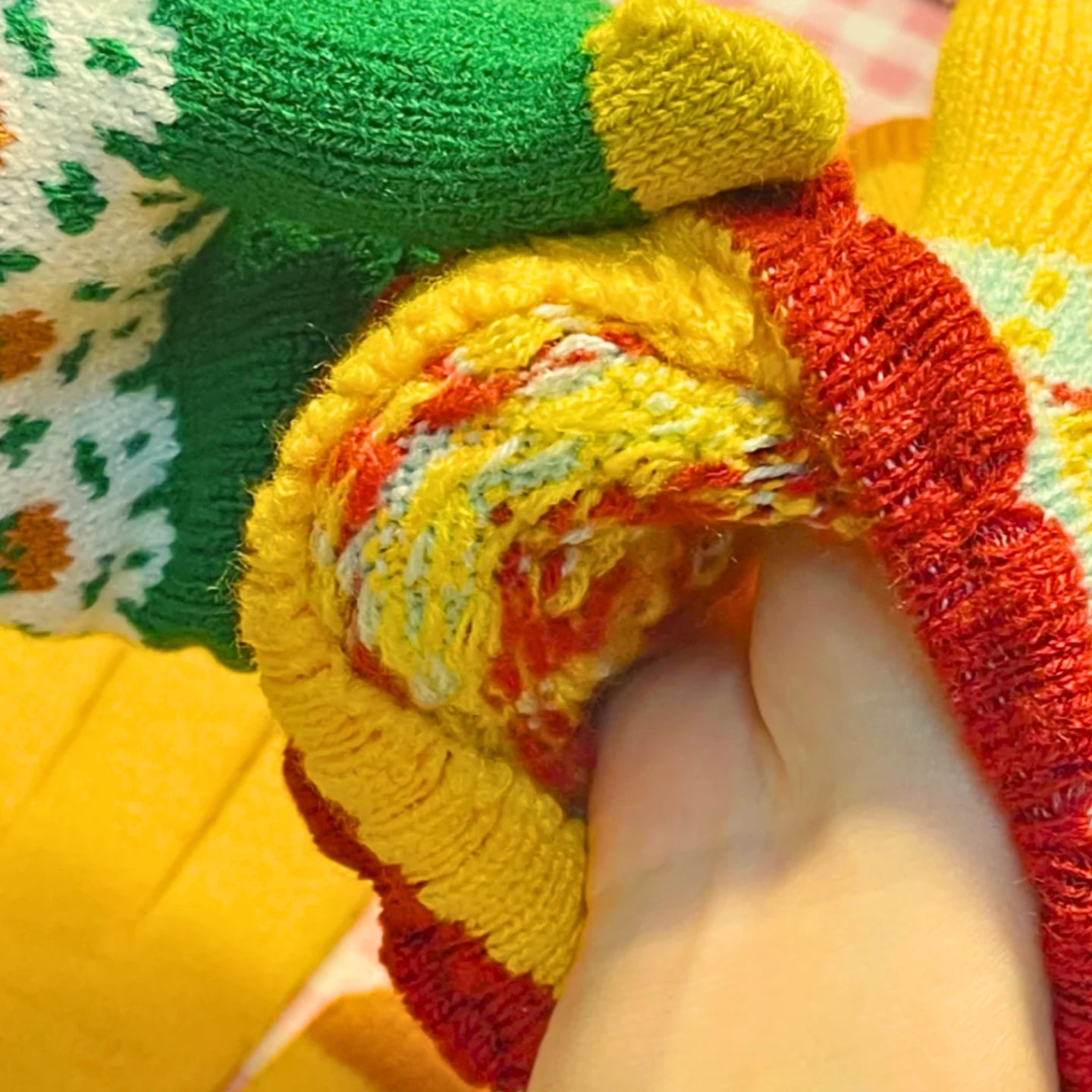 Gants tactiles🧤d’hiver pour femme, motifs fraises, ambiance de Noël, un effet « couple / mix & match » disponible