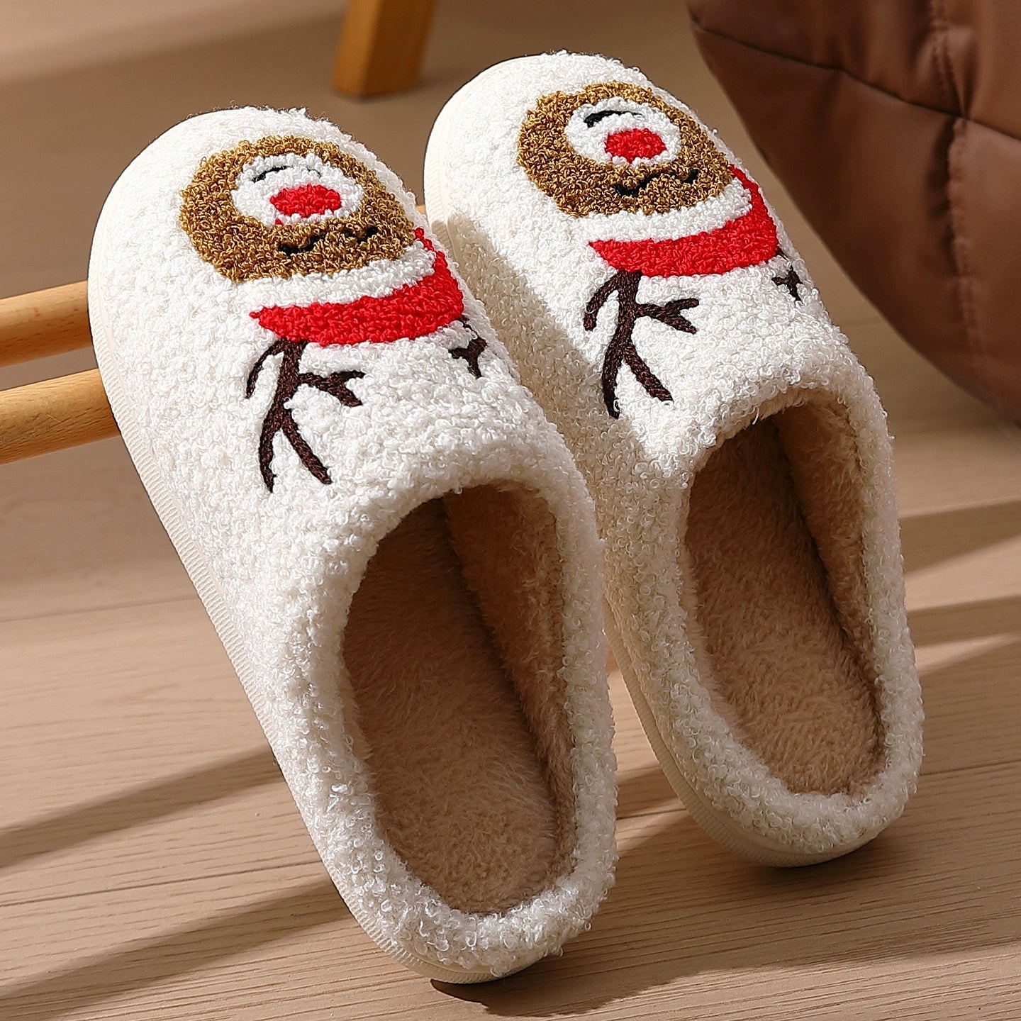 Chaussons d’hiver à motif renne de Noël – Peluche chaude antidérapante, confort douillet pour la maison